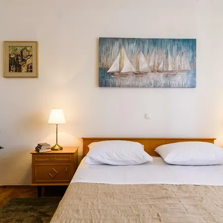 Apartman Lili Apartment